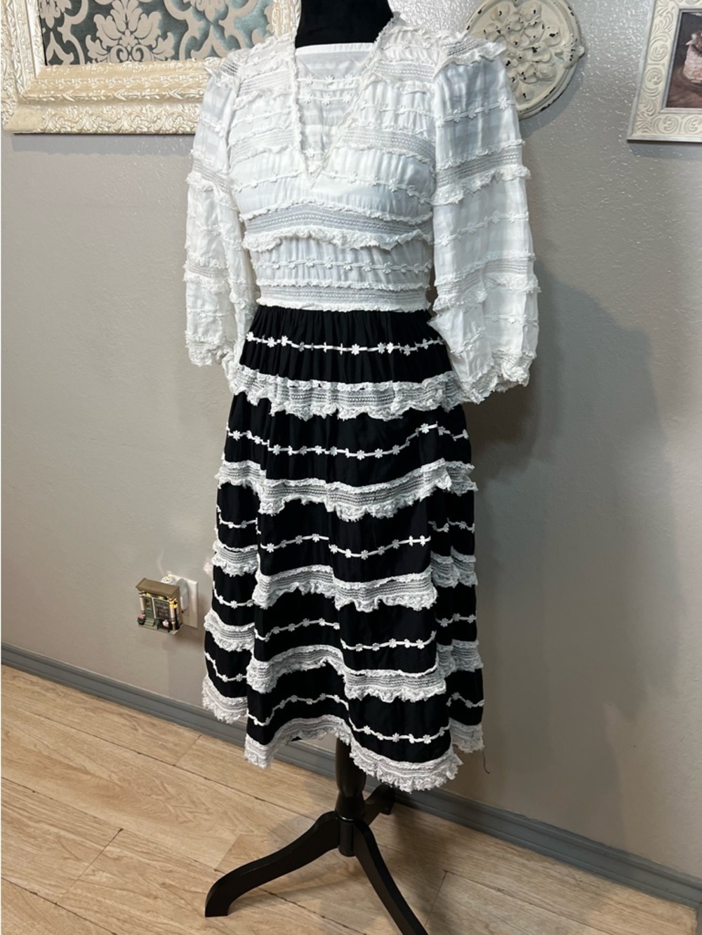 Ulla Johnson Black & White Tiered Lace A-line Midi Dress - Picture 7 of 11
